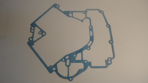 USZCZELKA MIĘDZY KARTERAMI.png