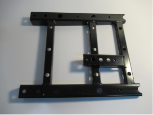 mocowanie podnóżka lewe przód.png